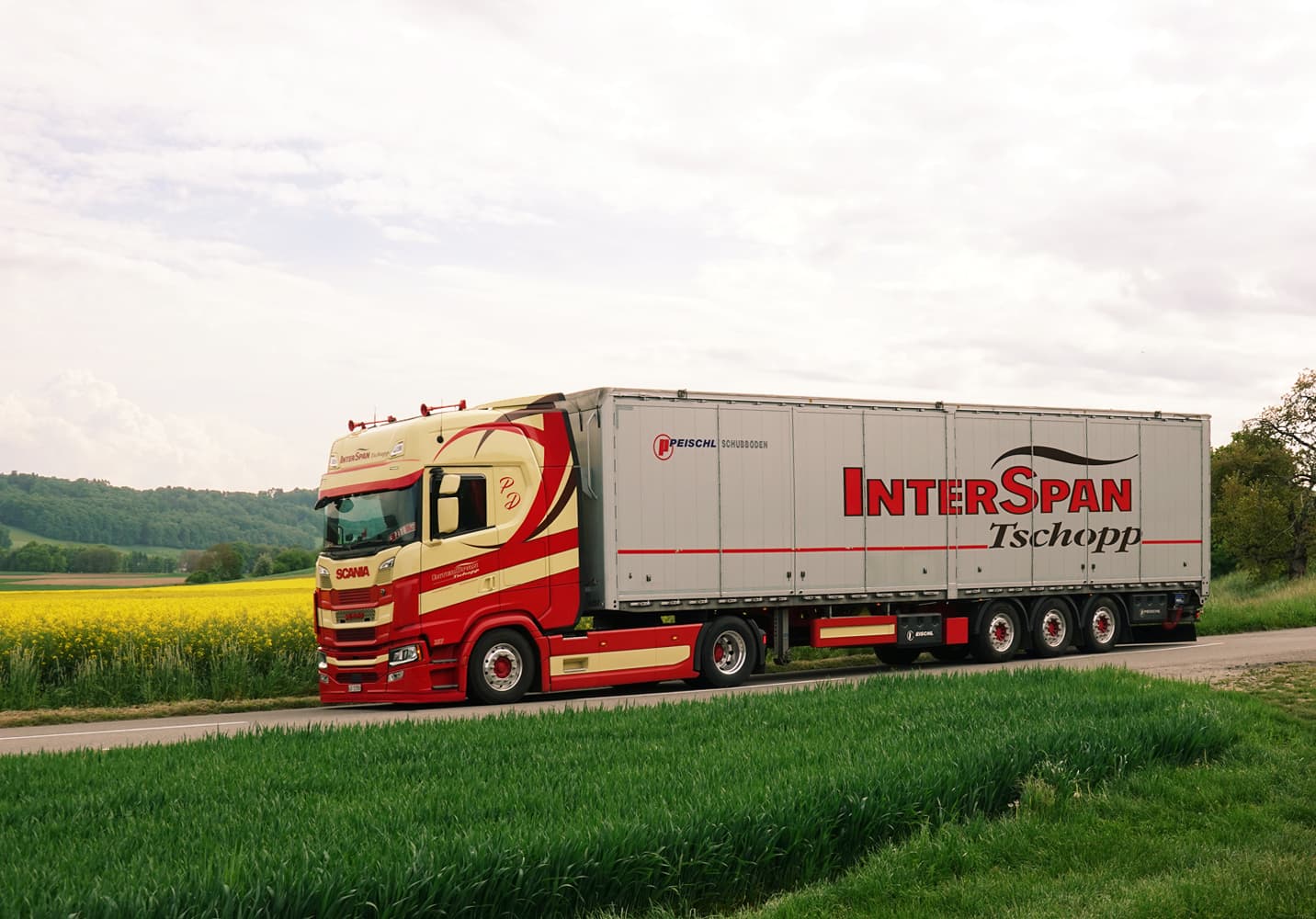 LKW der Interspan Tschopp AG unterwegs